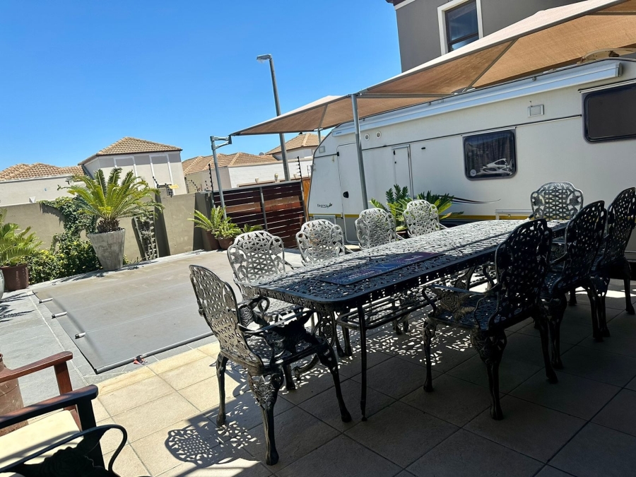 To Let 4 Bedroom Property for Rent in Parklands Western Cape